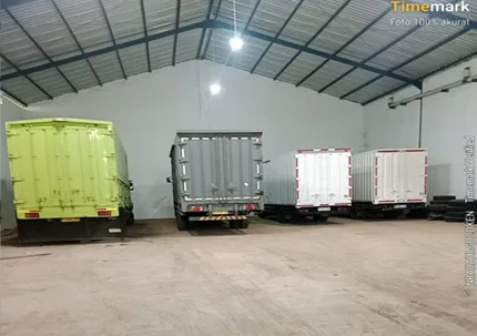 Warehouse dan truck pool Buraq Logistik di Makassar