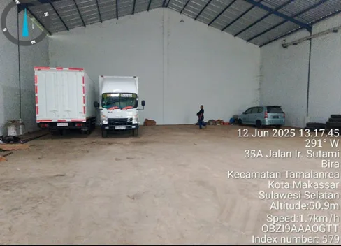 Aktivitas armada di warehouse Buraq Logistik